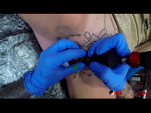 ❤️ Musikana ane nyora zvakanyanya Sully Savage akawana tattoo pa clitoris yake pa %sn.tube-sexer.ru % ☑