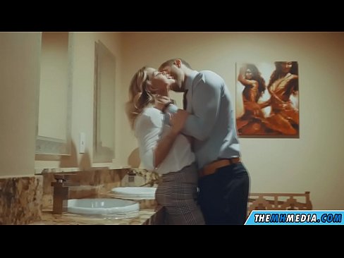 ❤️ Kana blonde ine busty inokukwezvera muchimbuzi cheveruzhinji pa %sn.tube-sexer.ru % ☑